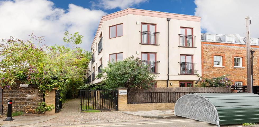 Modern 3 bed 2 bath within a private development mins to tube Barnsbury Grove, Kings Cross